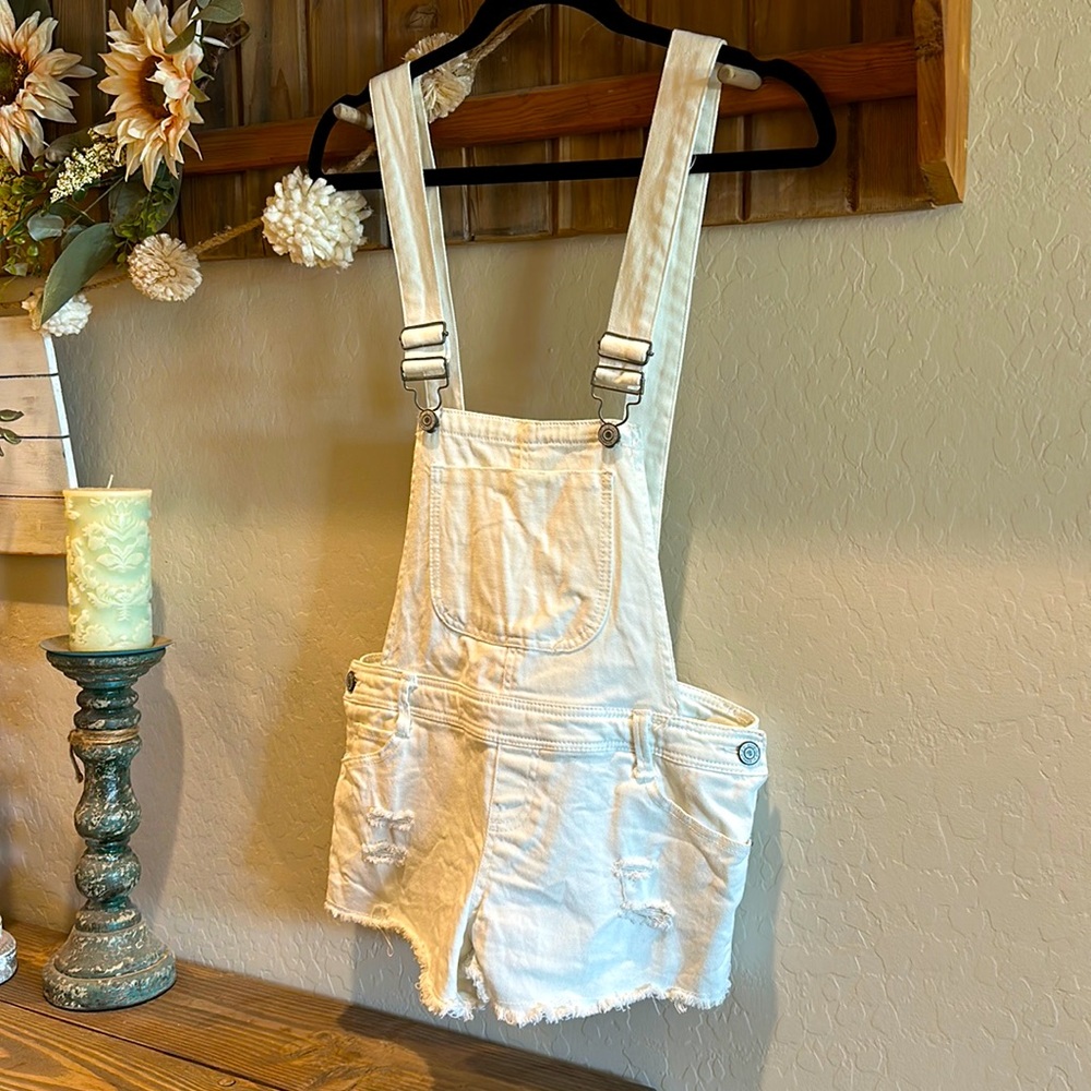 Overall Shorts distressed